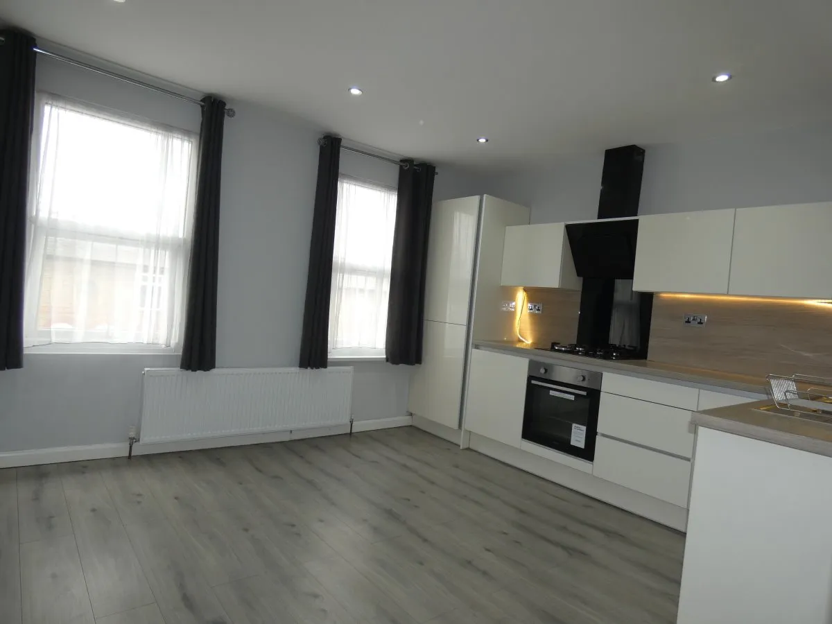 2 bed flat to rent — Angel Lane, Hayes, UB3 2QZ