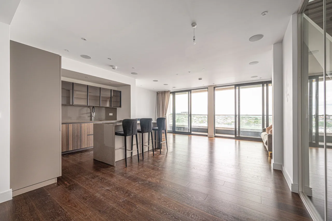 3 bed flat to rent — Penthouse 4, Centre Heights, 137 Finchley Road, London