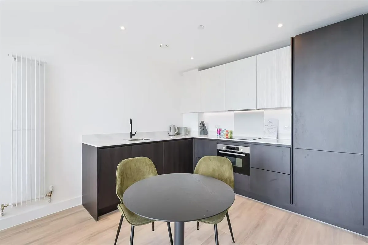 , Silverleaf House, Heartwood Boulevard, London, photo 5