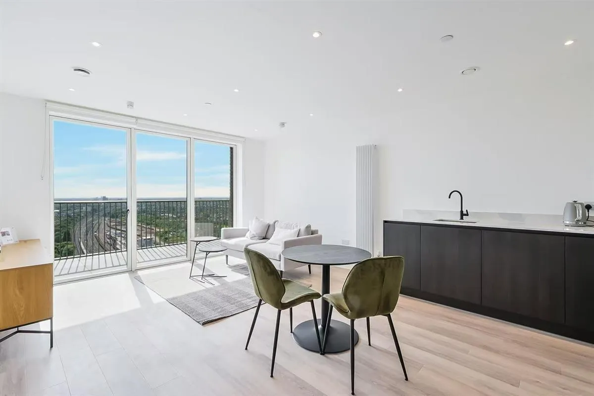 , Silverleaf House, Heartwood Boulevard, London, photo 2