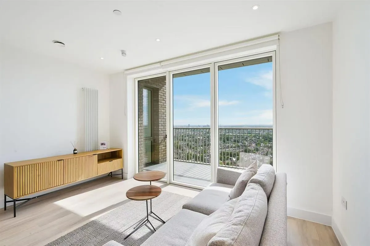 , Silverleaf House, Heartwood Boulevard, London, photo 3