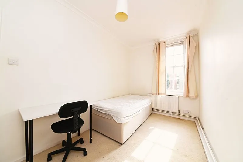 Portpool Lane, London, photo 4