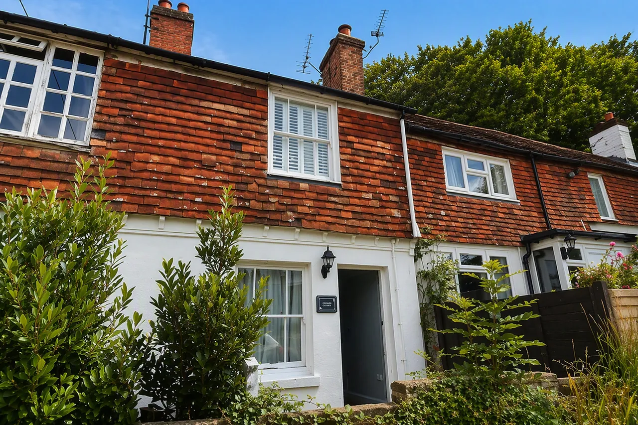 2 bed house to rent — High Street, Burwash