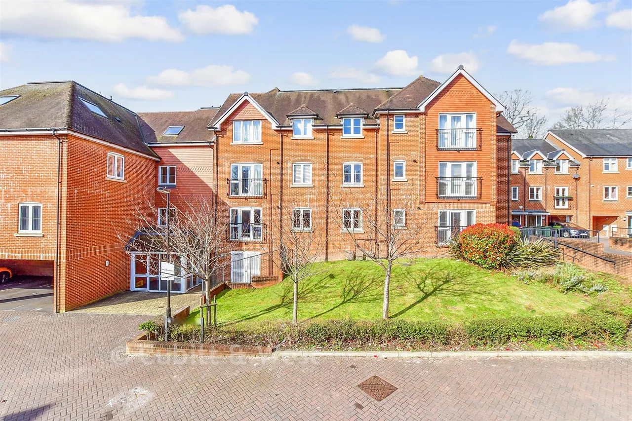 2 bed flat for sale, Horndean, Waterlooville, PO8