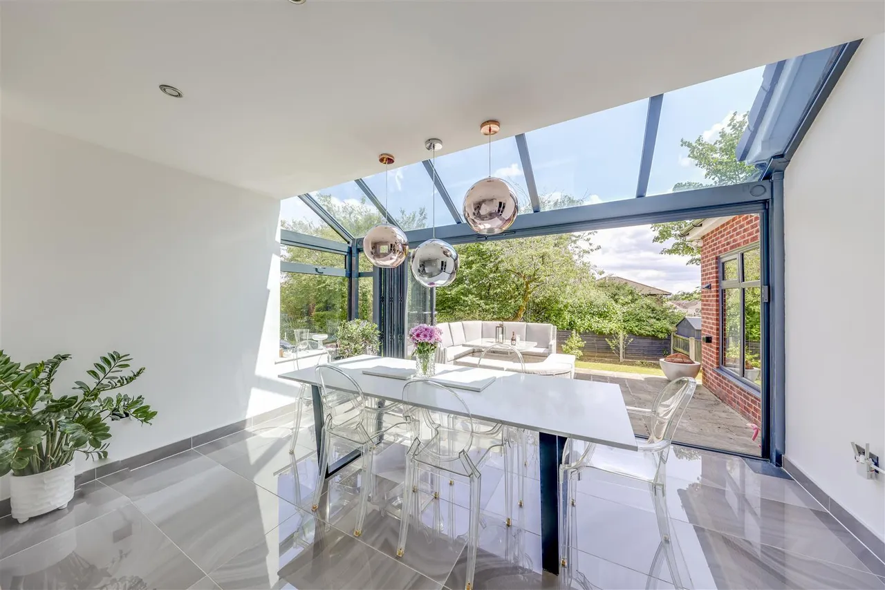 Bed Main House plus 2 Bed Annexe -Total a huge, 300sqft, photo 17