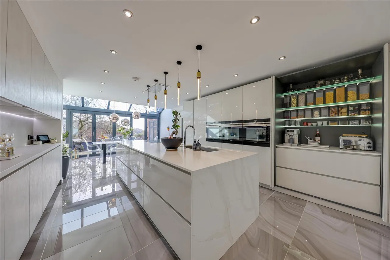 9 bed house for sale, Bed Main House plus 2 Bed Annexe -Total a huge, 300sqft