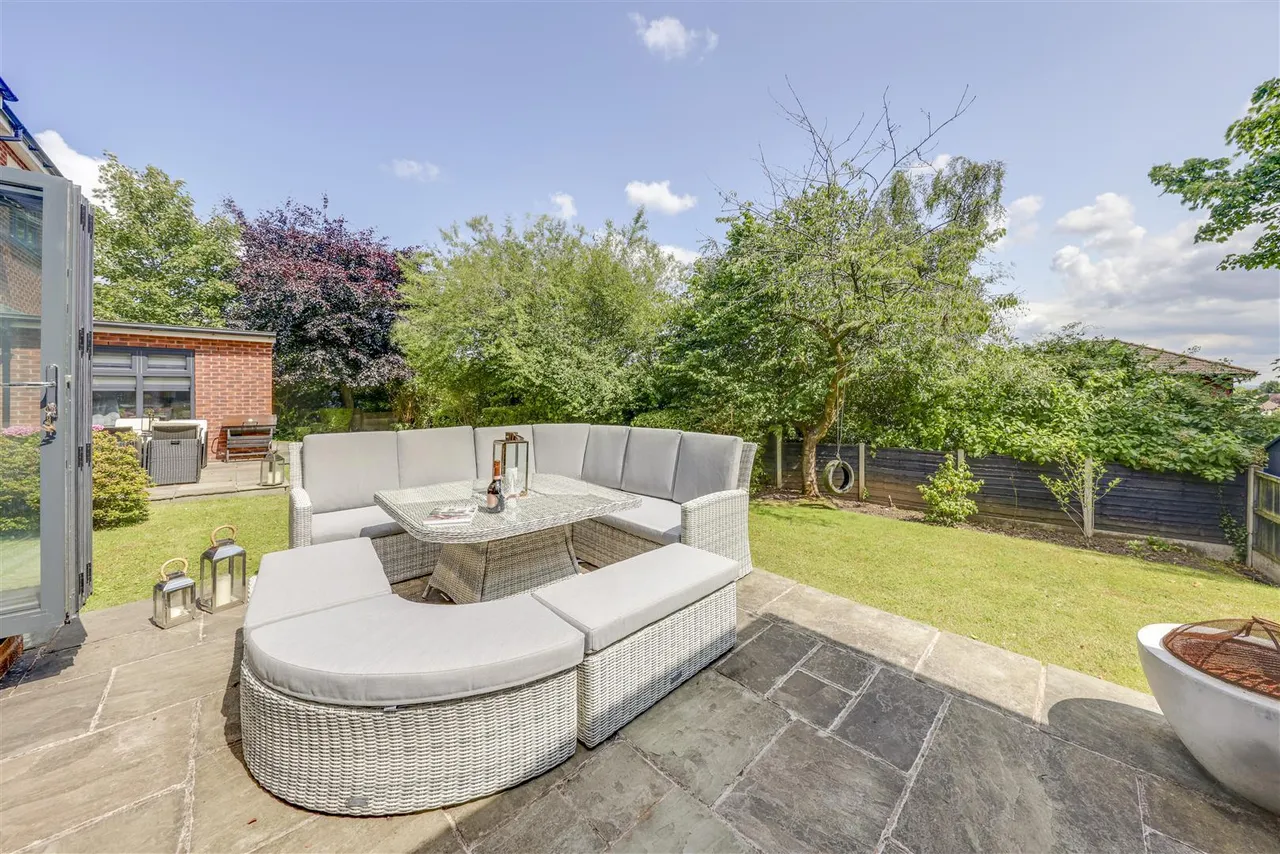 Bed Main House plus 2 Bed Annexe -Total a huge, 300sqft, photo 38