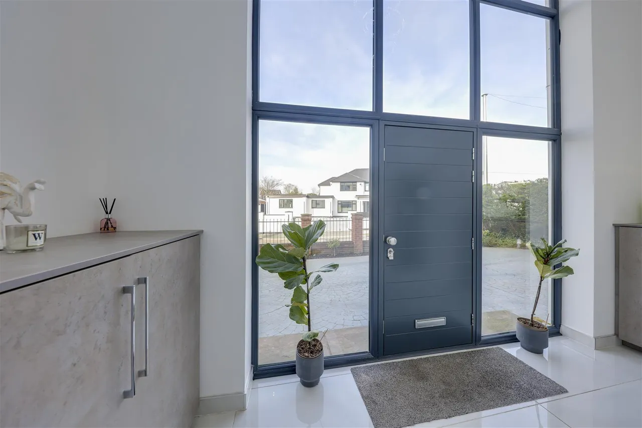 Bed Main House plus 2 Bed Annexe -Total a huge, 300sqft, photo 7