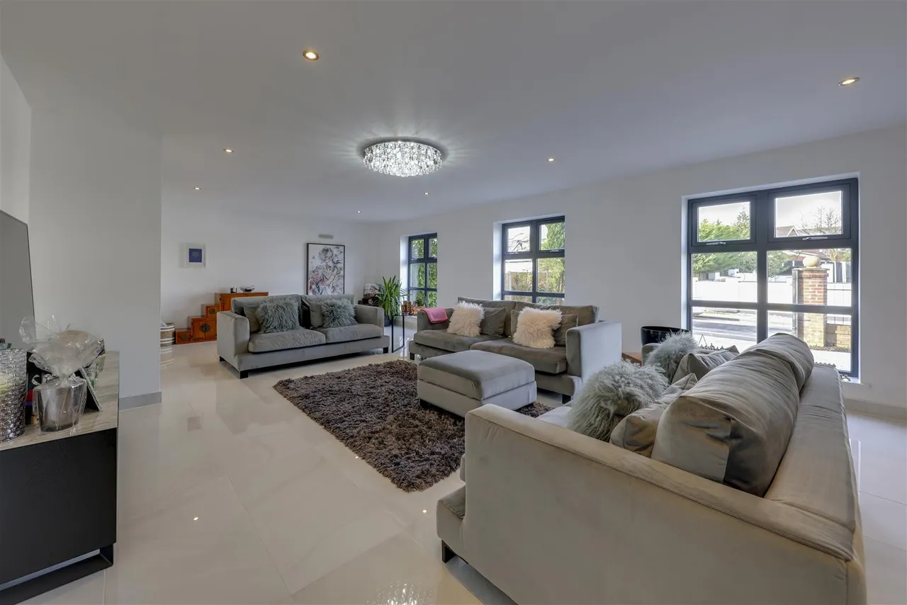 Bed Main House plus 2 Bed Annexe -Total a huge, 300sqft, photo 12