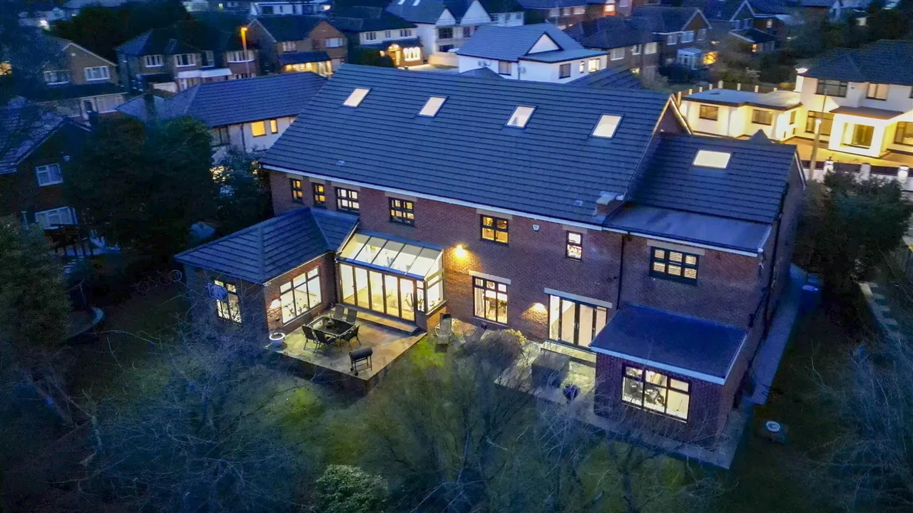 Bed Main House plus 2 Bed Annexe -Total a huge, 300sqft, photo 44