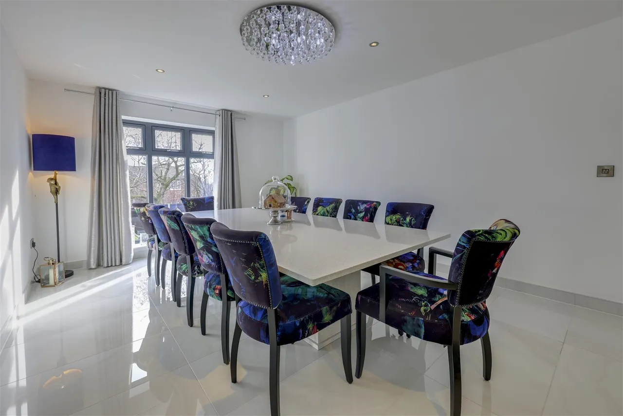 Bed Main House plus 2 Bed Annexe -Total a huge, 300sqft, photo 13