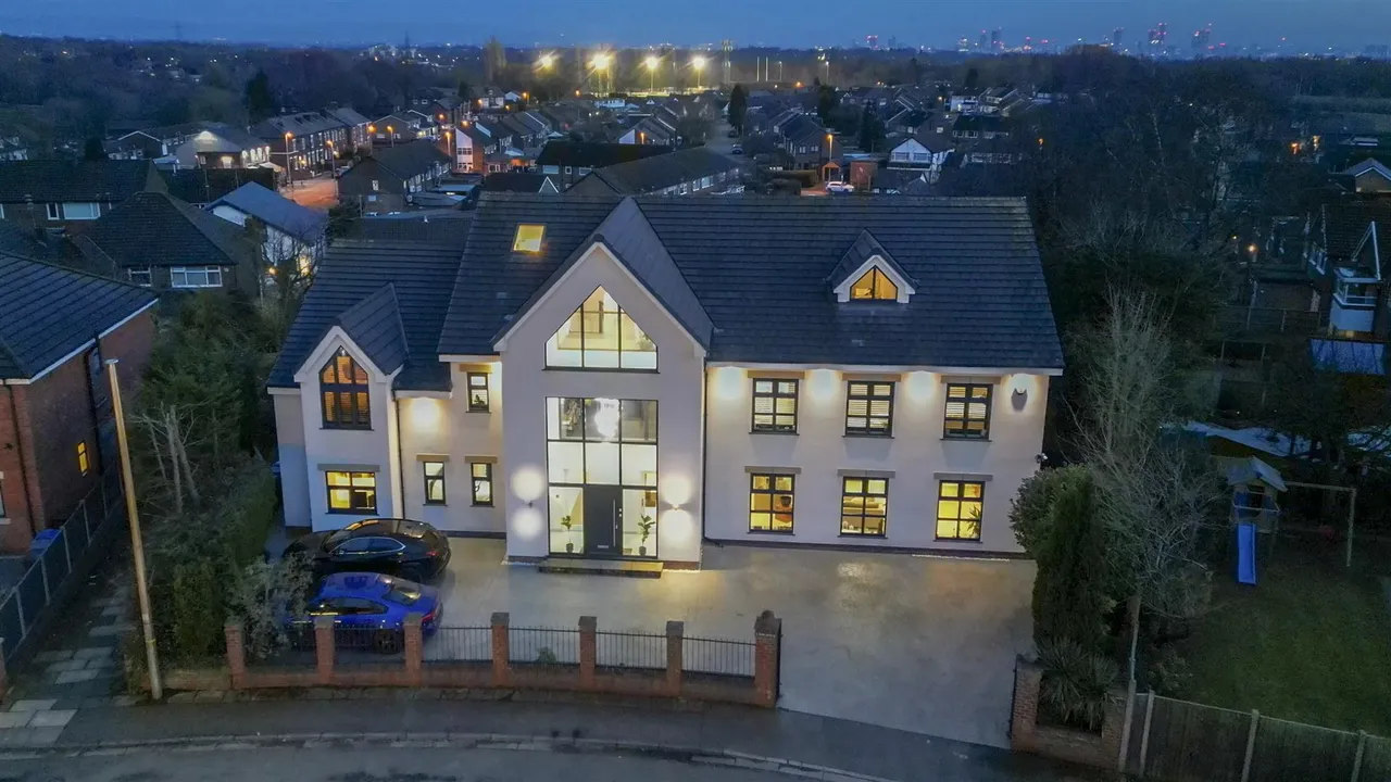 Bed Main House plus 2 Bed Annexe -Total a huge, 300sqft, photo 45