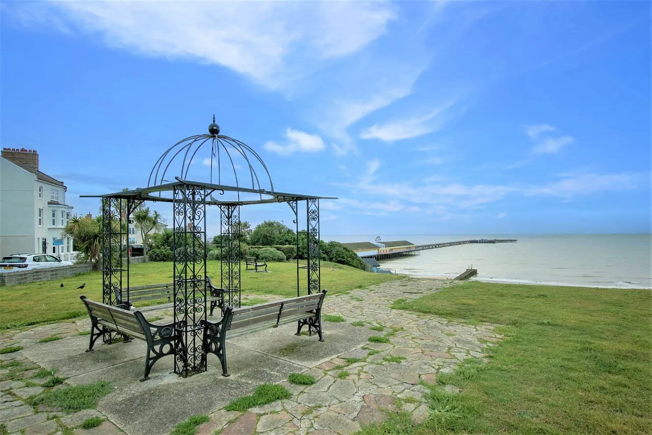 Martello Drive, Walton On The Naze, CO14, photo 11