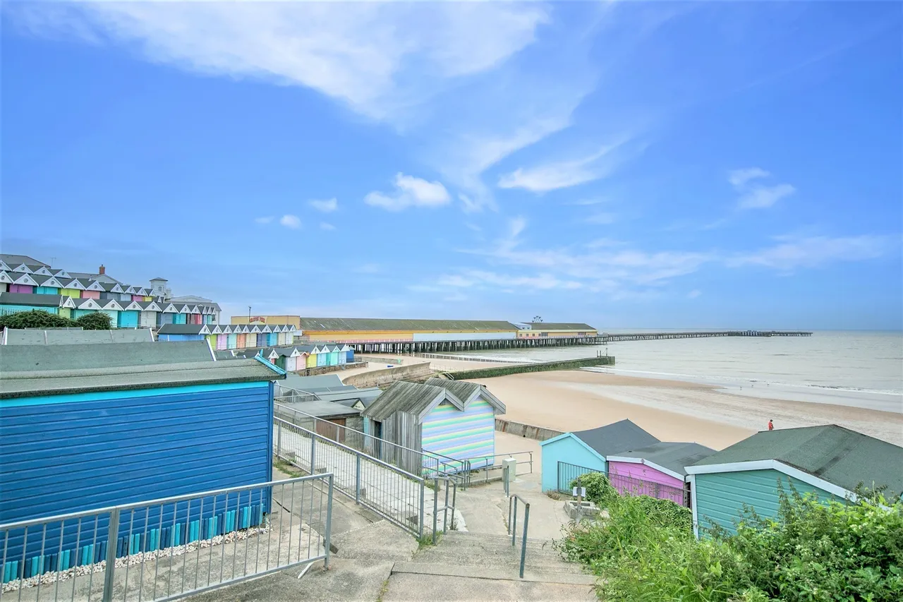 Martello Drive, Walton On The Naze, CO14, photo 12
