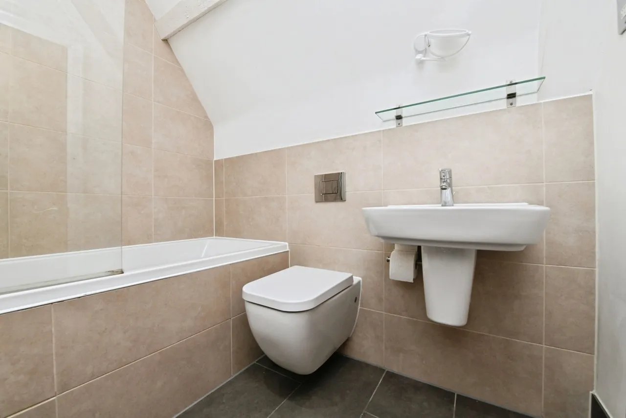 The Galleries, Warley, Brentwood, Essex, CM14, photo 7