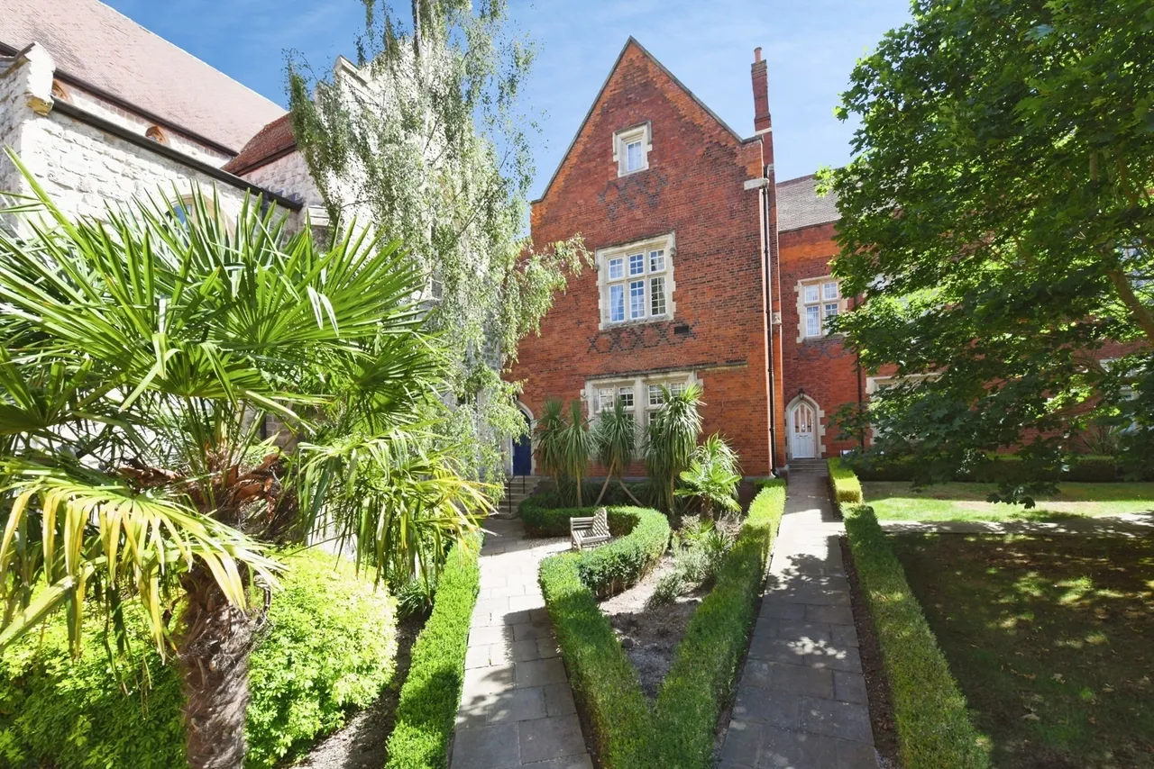 The Galleries, Warley, Brentwood, Essex, CM14, photo 14