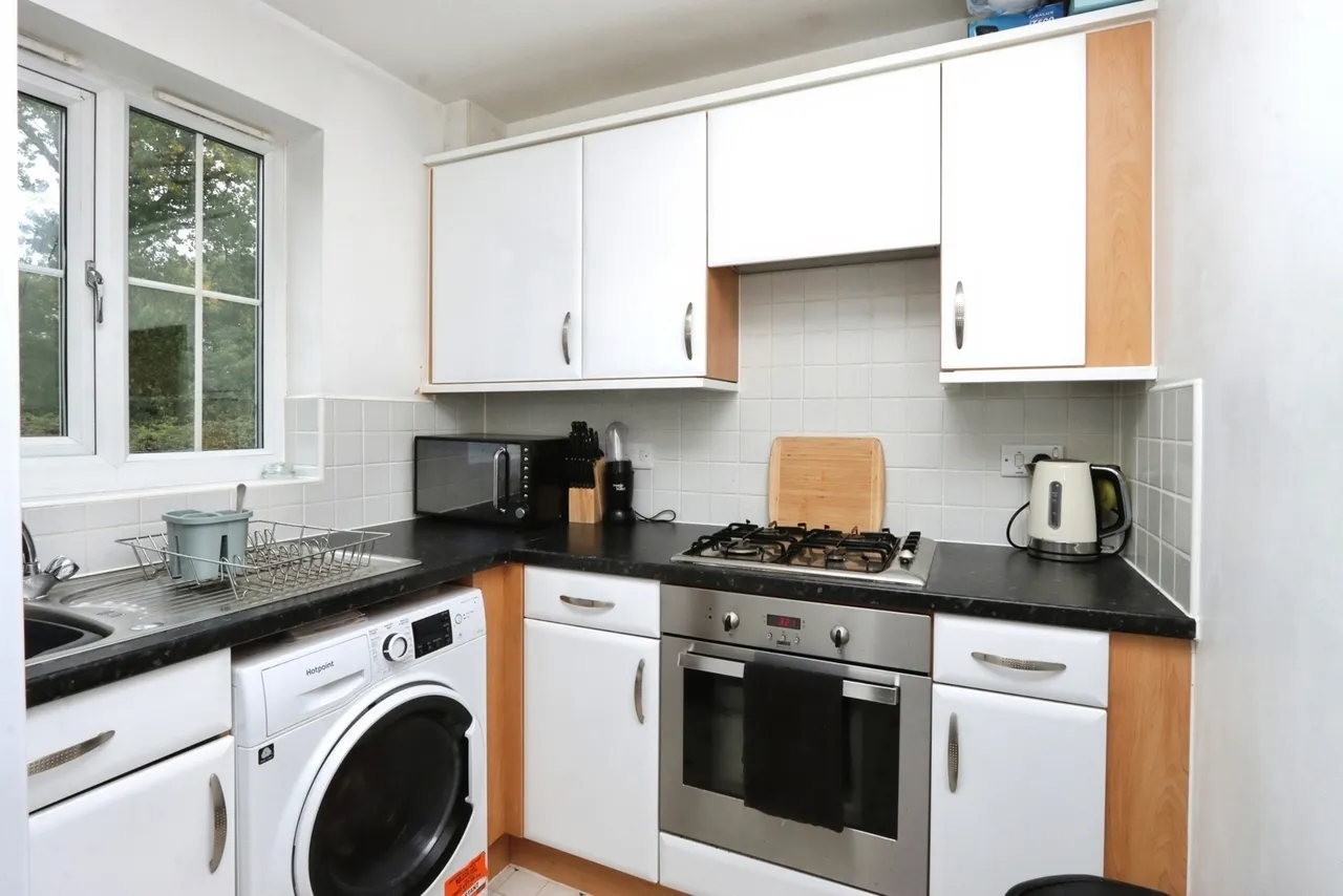 Kyle Close, Renishaw, S21, photo 2