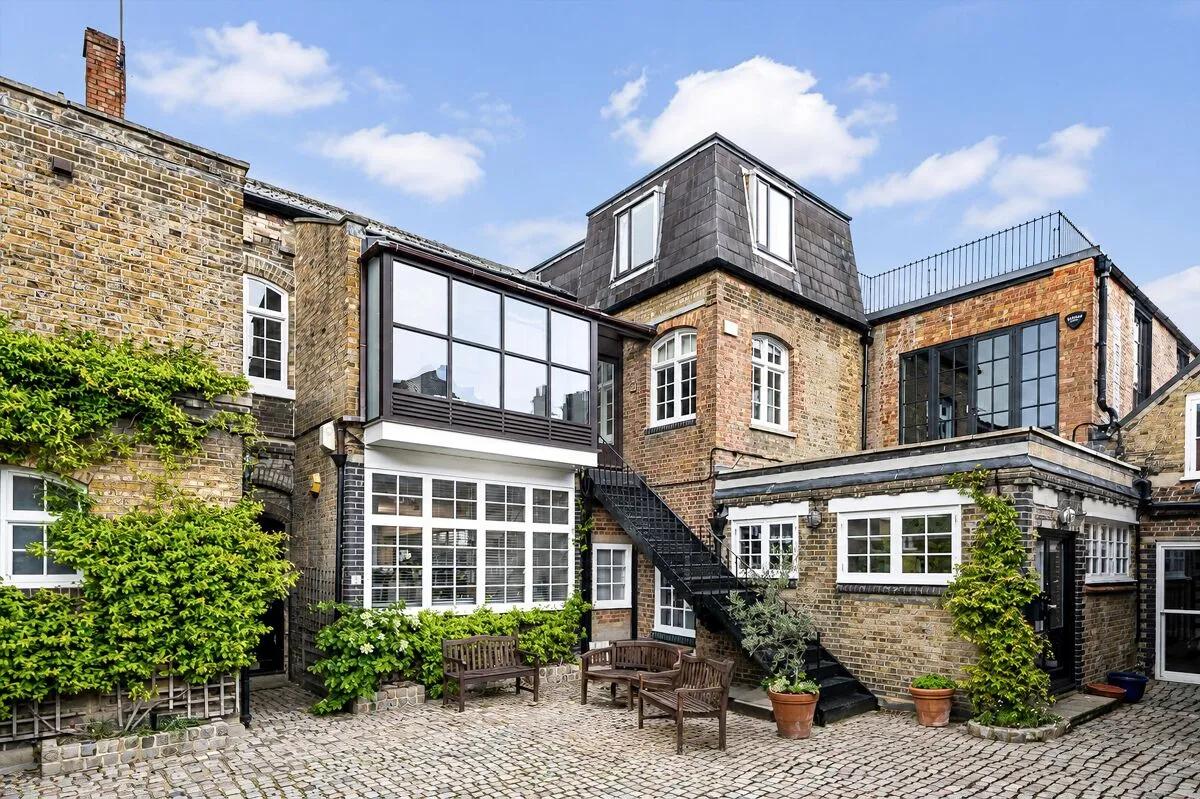 3 bed flat to rent, Rigault Road, London, SW6