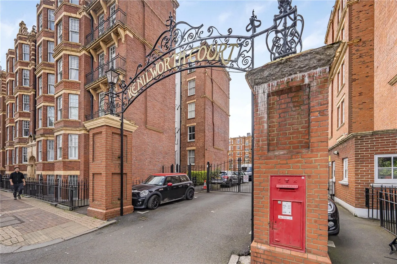Lower Richmond Road, London, photo 12