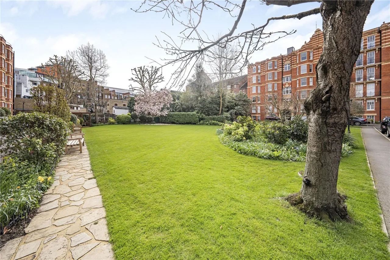 Lower Richmond Road, London, photo 14