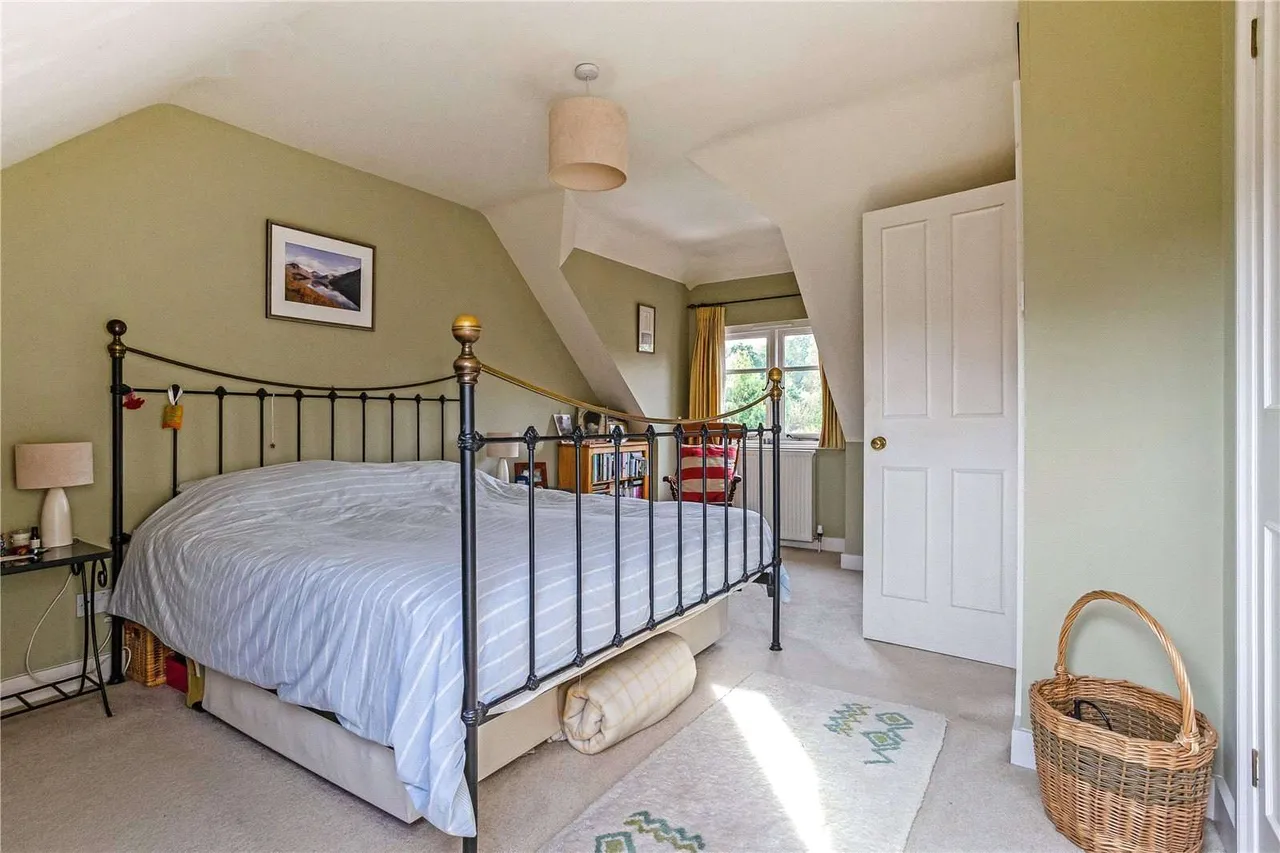 Coxcombe Lane, Chiddingfold, Godalming, Surrey, GU8 4QA, photo 8