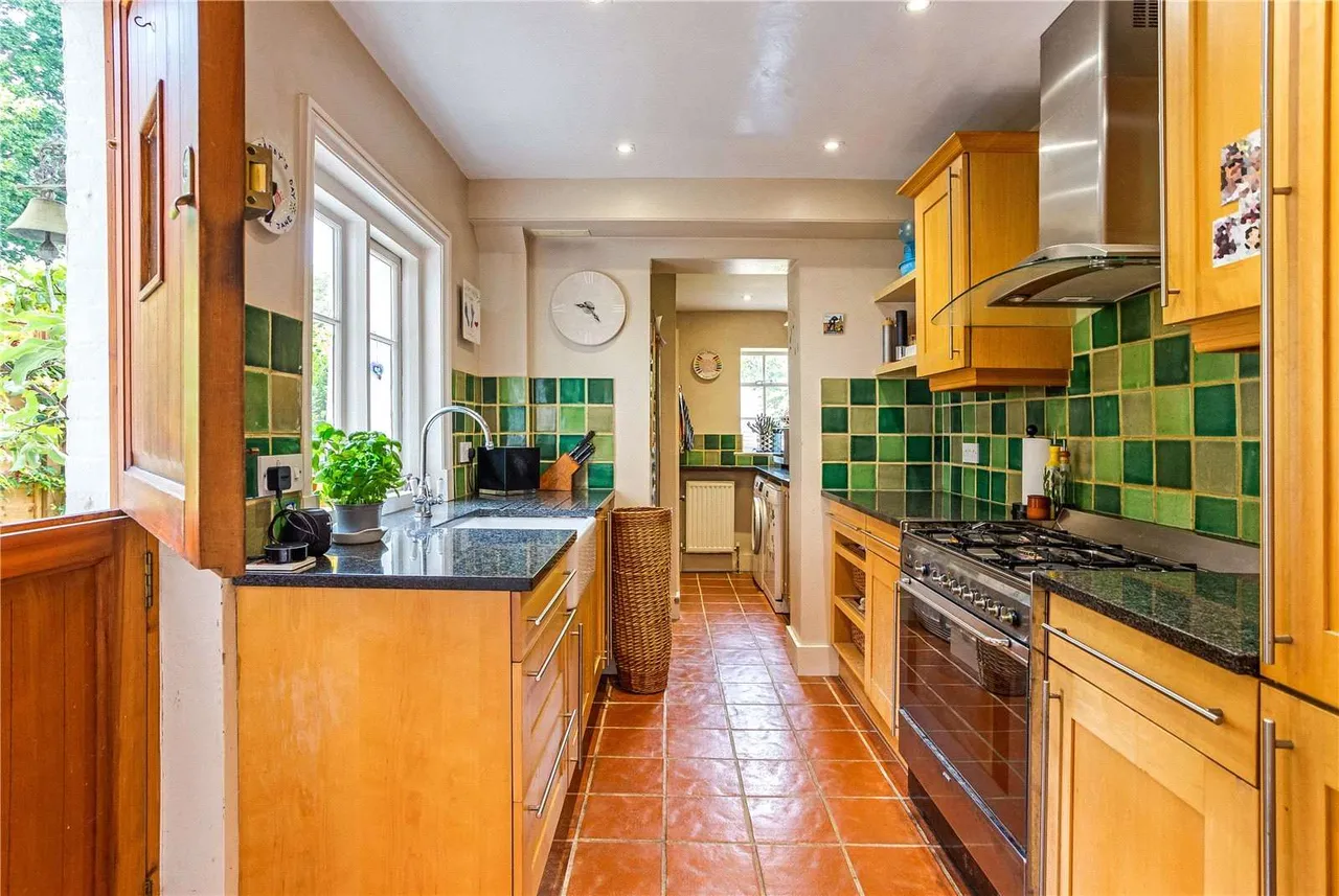 Coxcombe Lane, Chiddingfold, Godalming, Surrey, GU8 4QA, photo 6