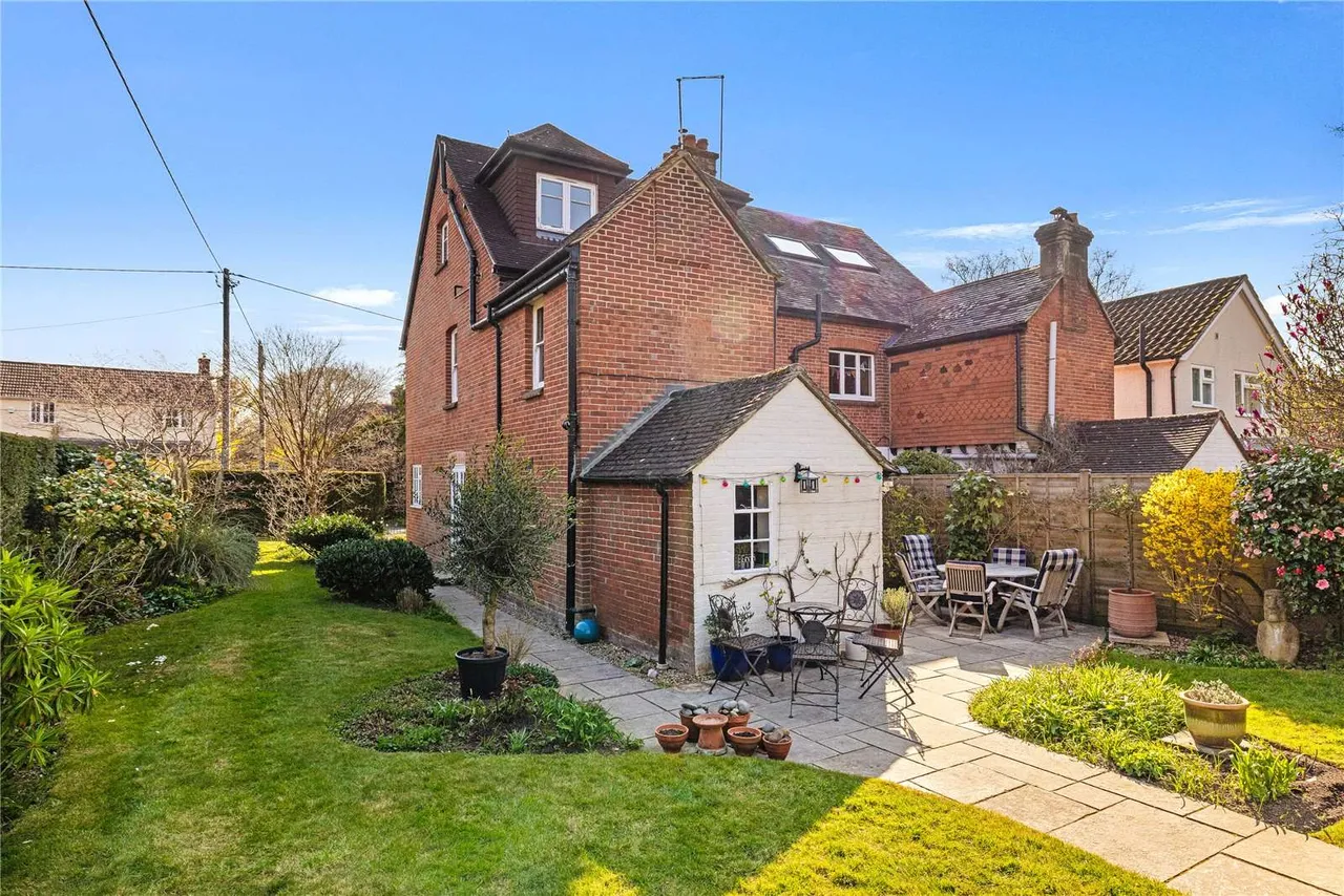 Coxcombe Lane, Chiddingfold, Godalming, Surrey, GU8 4QA, photo 9