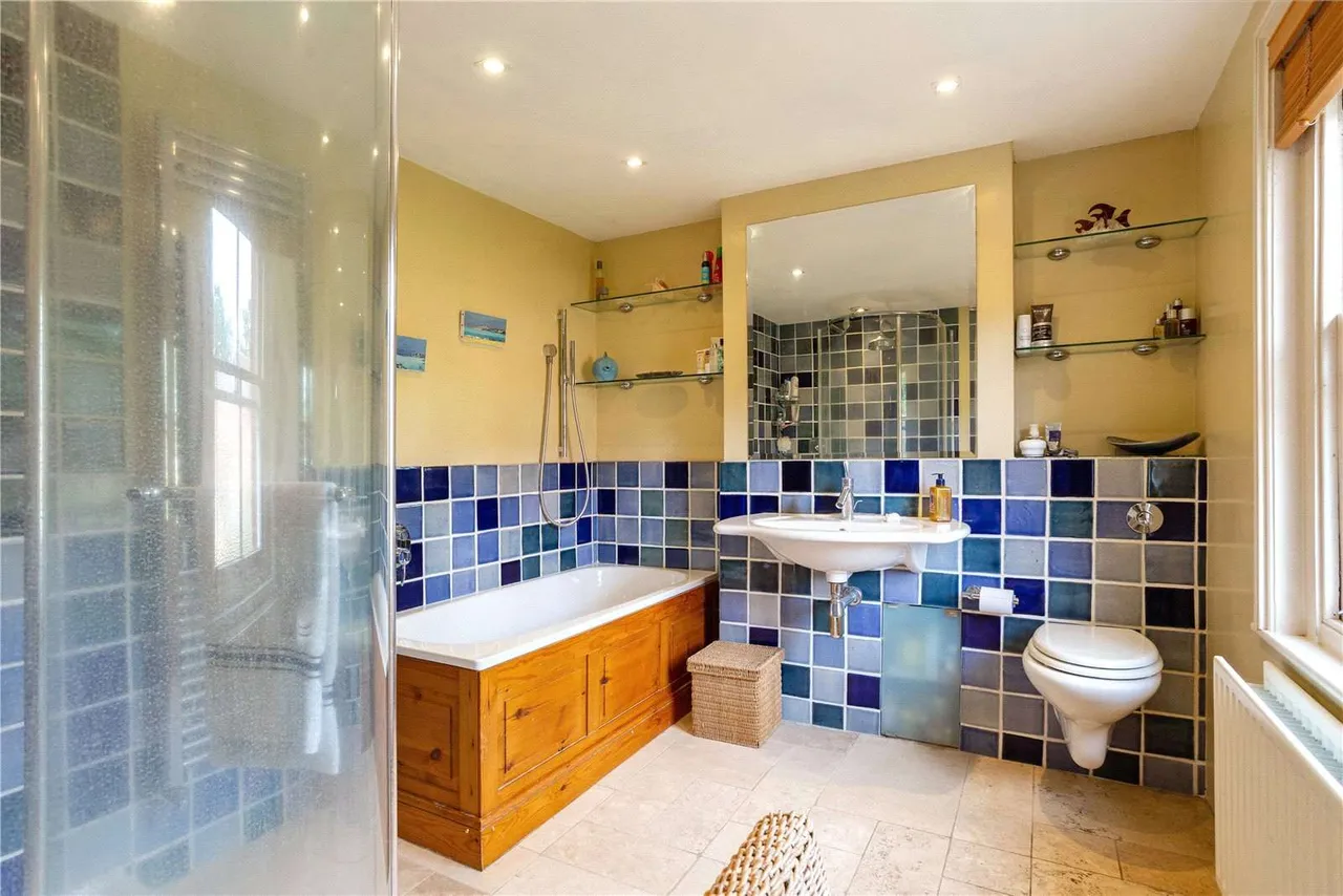 Coxcombe Lane, Chiddingfold, Godalming, Surrey, GU8 4QA, photo 11
