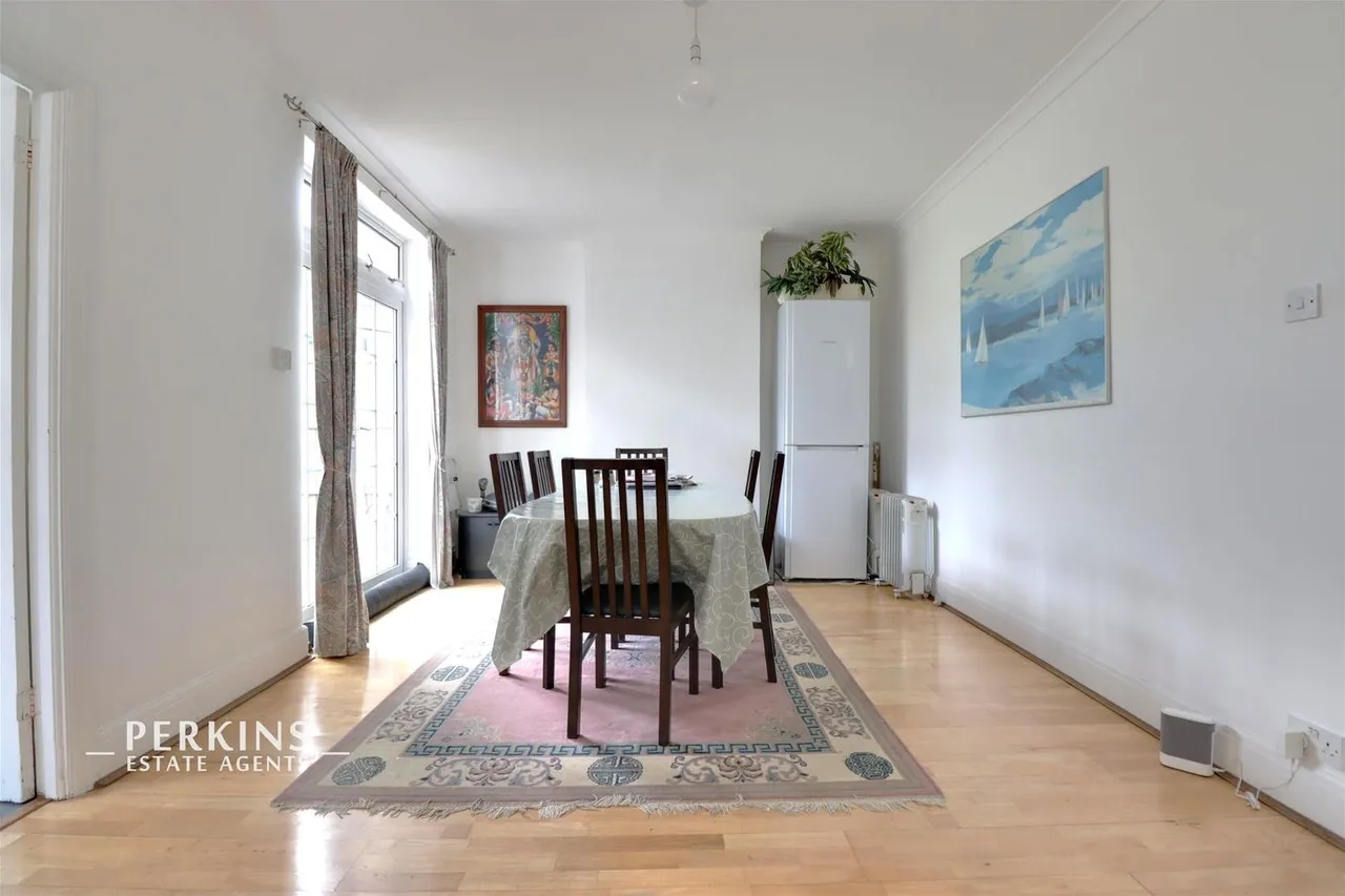 4 bed house for sale, Chestnut Grove, Wembley, HA0