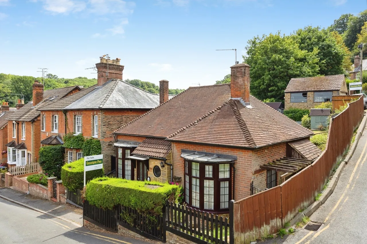 3 bed house for sale, Carlos Street, Godalming, GU7