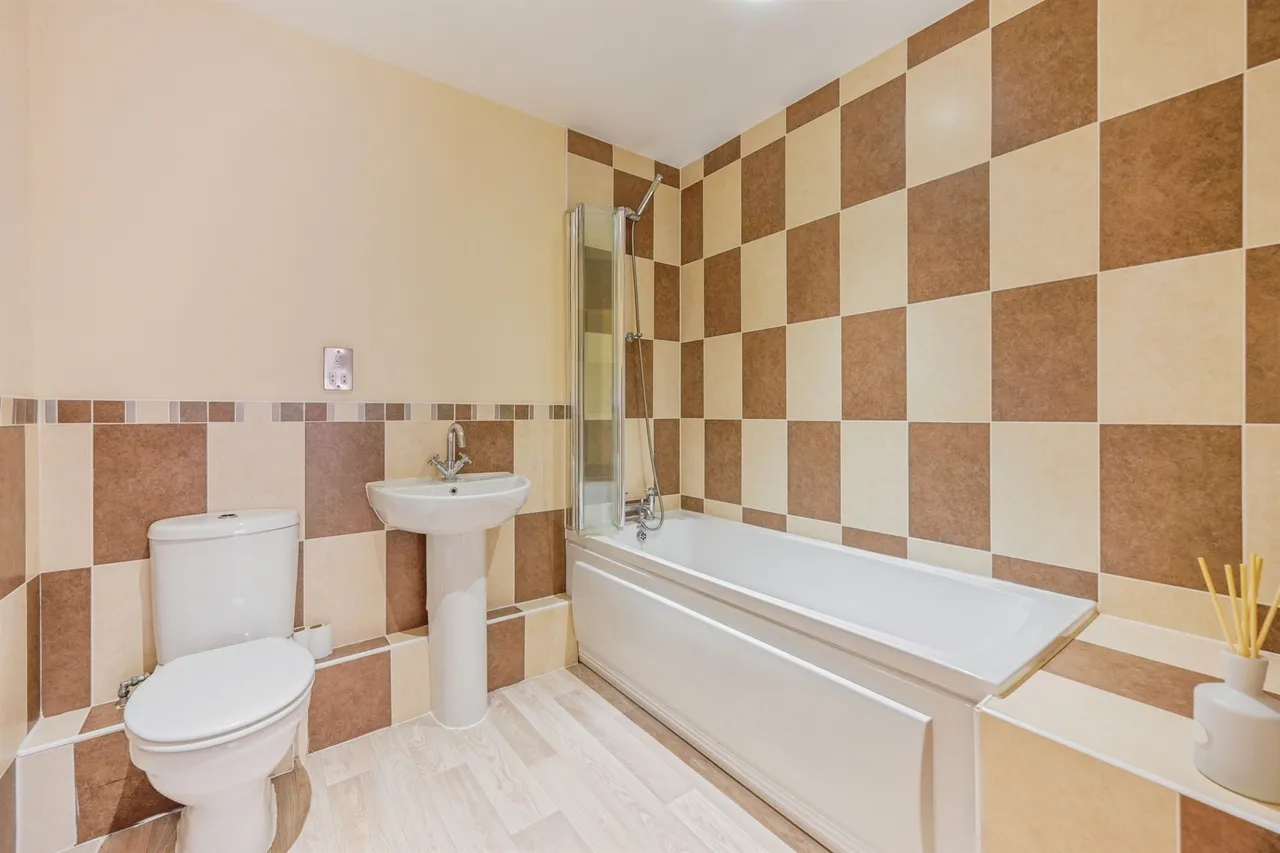 High Street, Tean, ST10, photo 10
