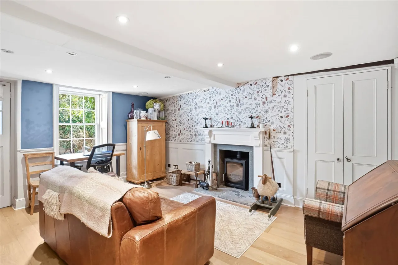 Thames Street, Hampton, TW12 2DX, photo 4