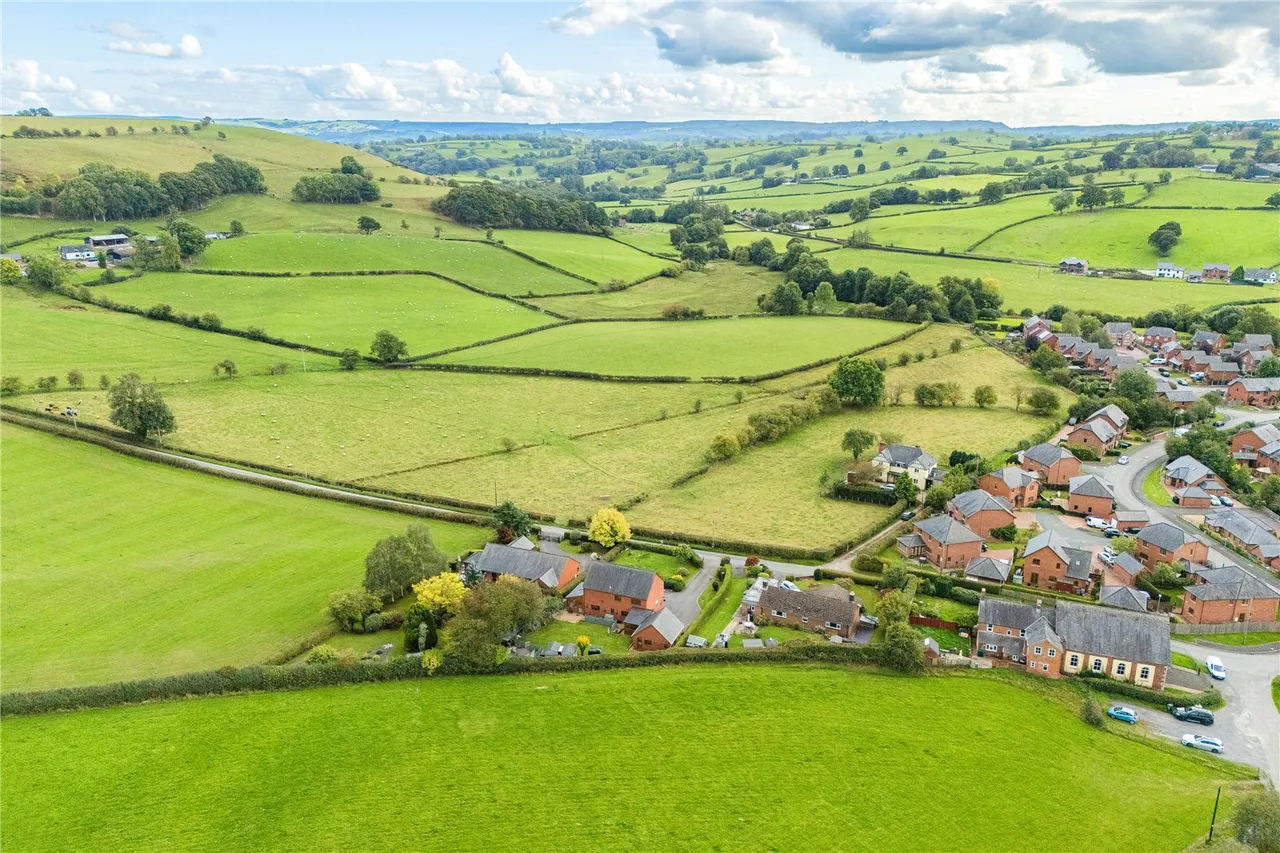 Tregynon, Newtown, SY16, photo 2