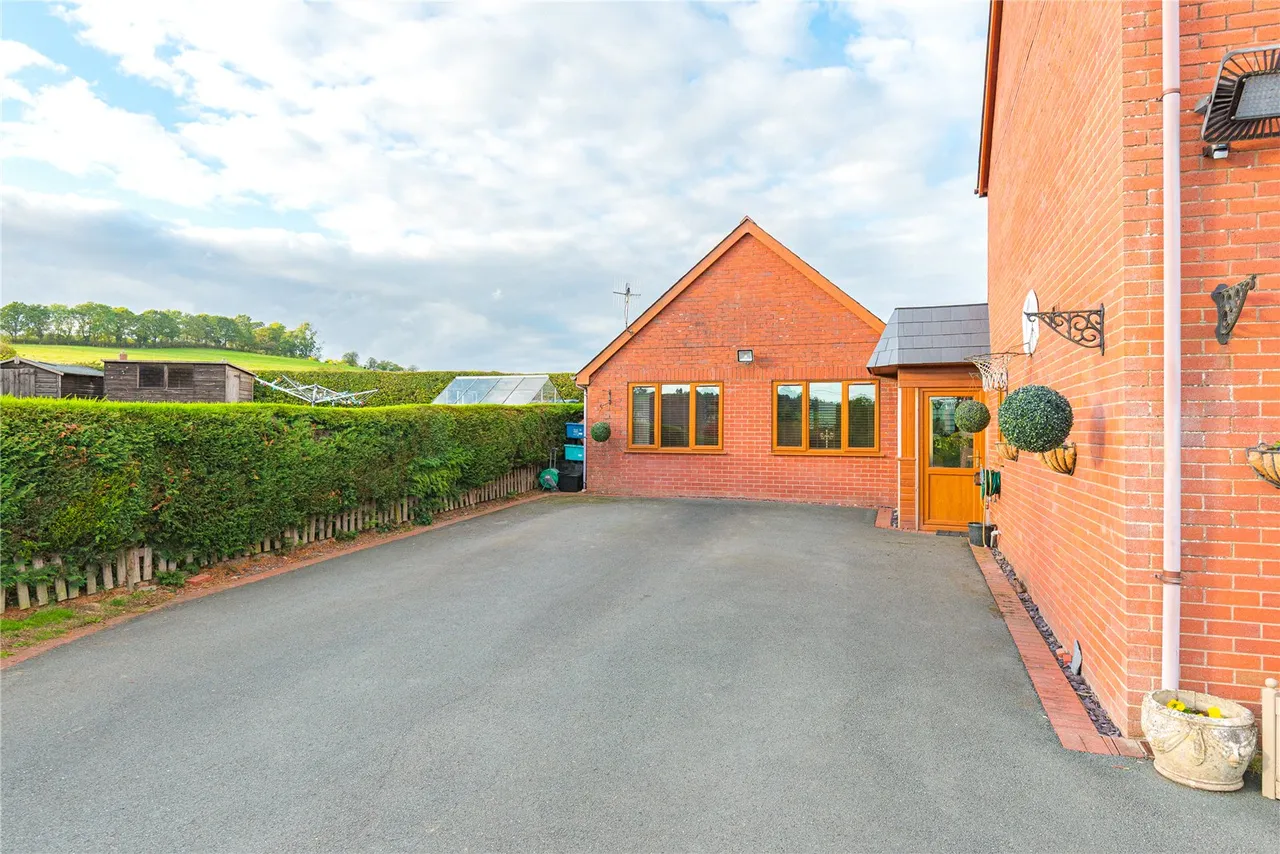 Tregynon, Newtown, SY16, photo 68