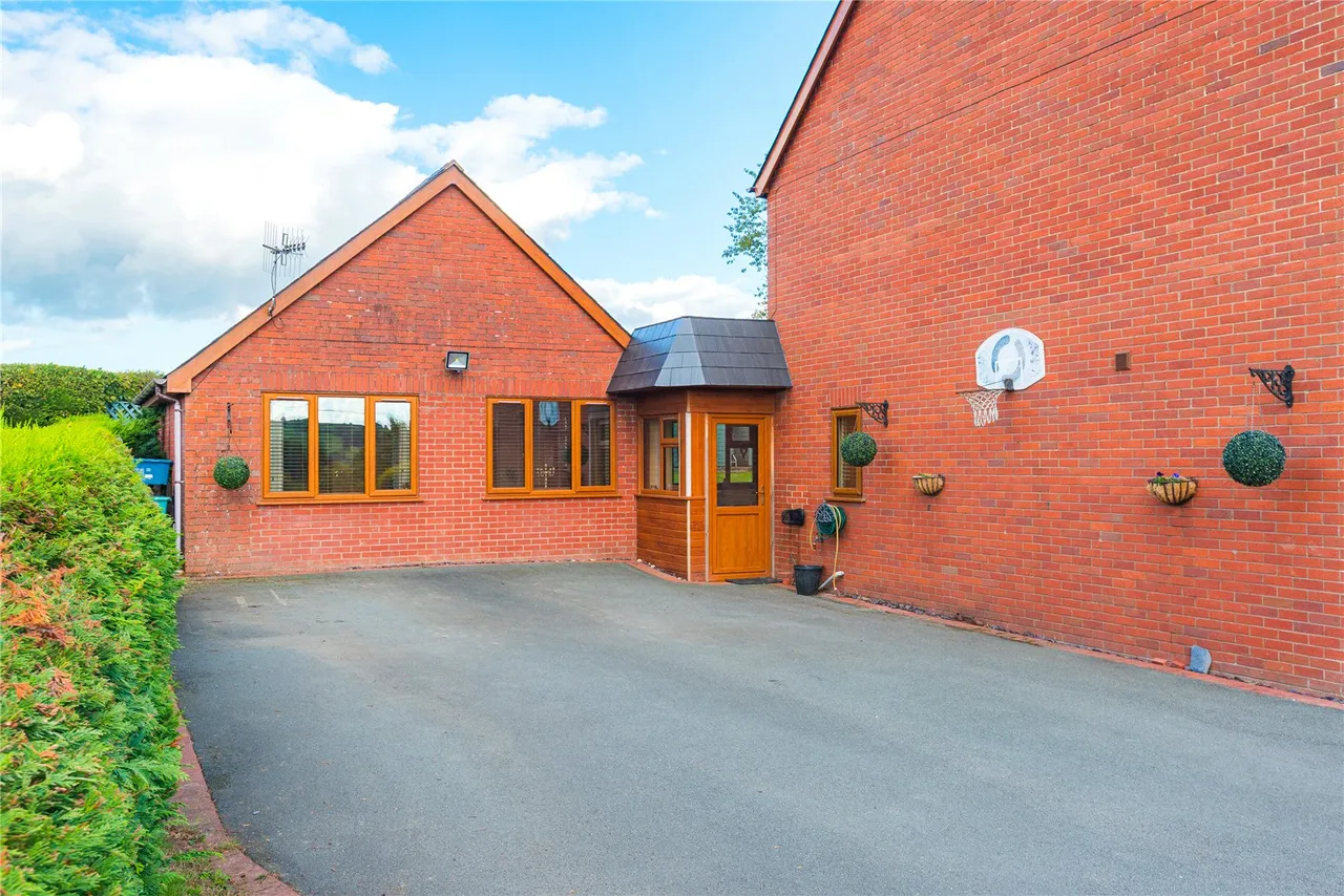 Tregynon, Newtown, SY16, photo 43