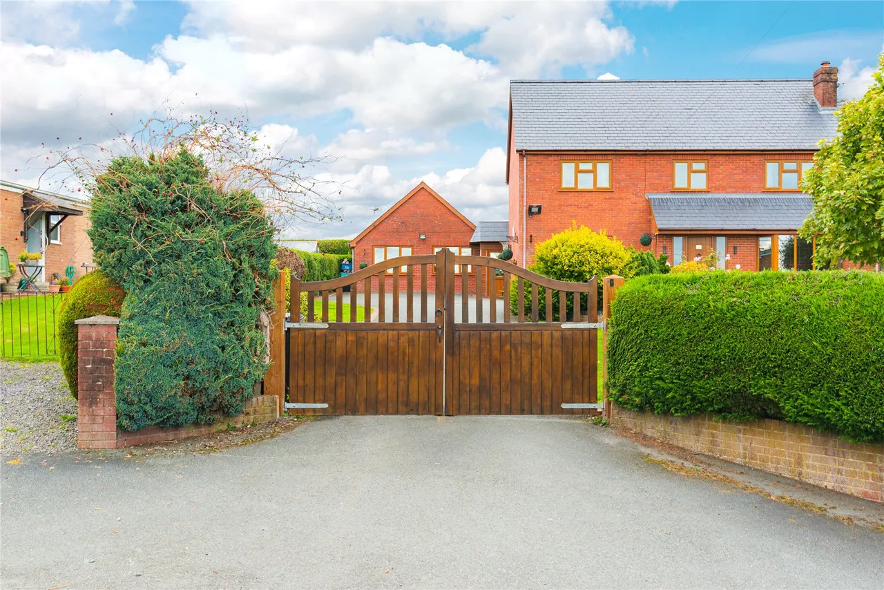 Tregynon, Newtown, SY16, photo 63