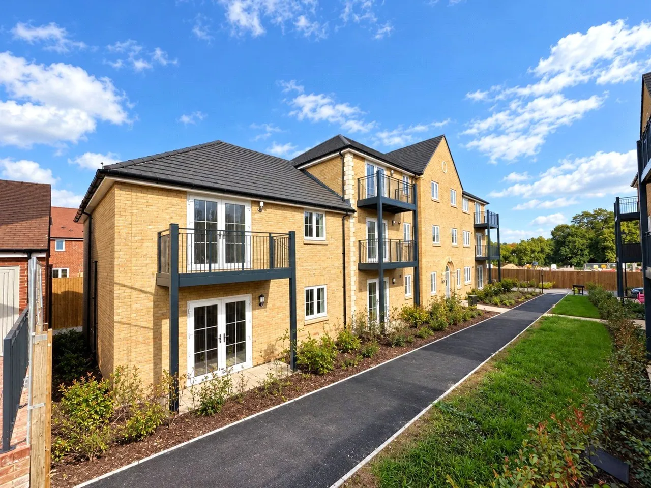 2 bed flat for sale, Featherfall Road, Crookham Village, GU51