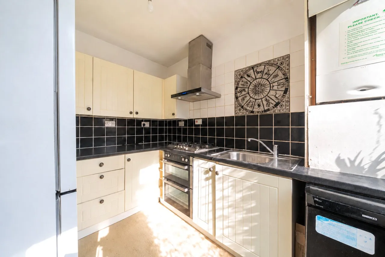 Ardoch Road, SE6, photo 4