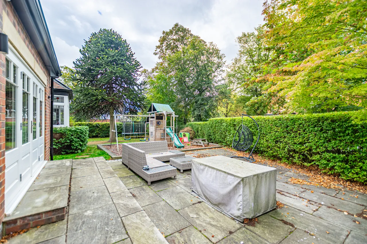 North Park Avenue, Lidgett Park, LS8, photo 38
