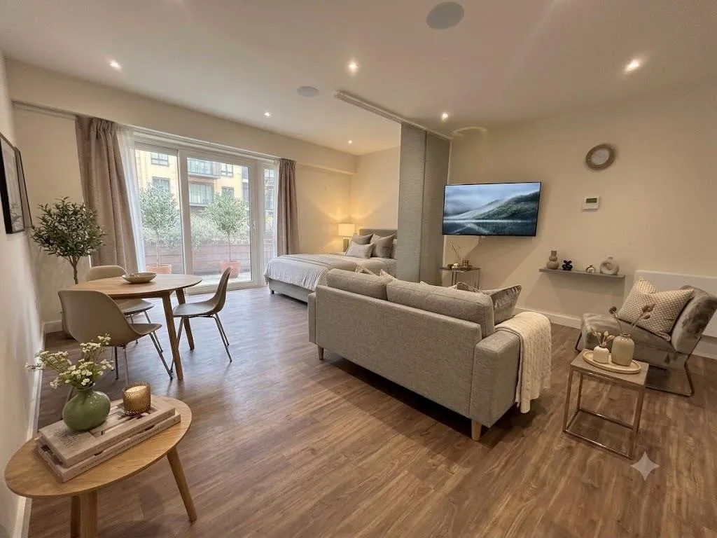 Carleton House, Boulevard Drive, NW9, London, photo 2