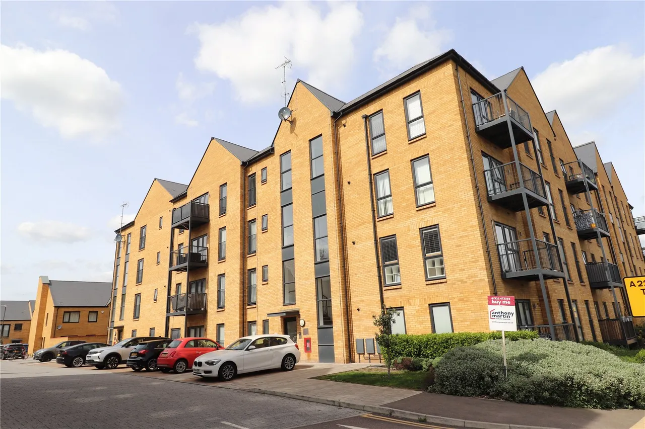 2 bed flat for sale — Bottle Kiln Court, Cresswell Road, DA10