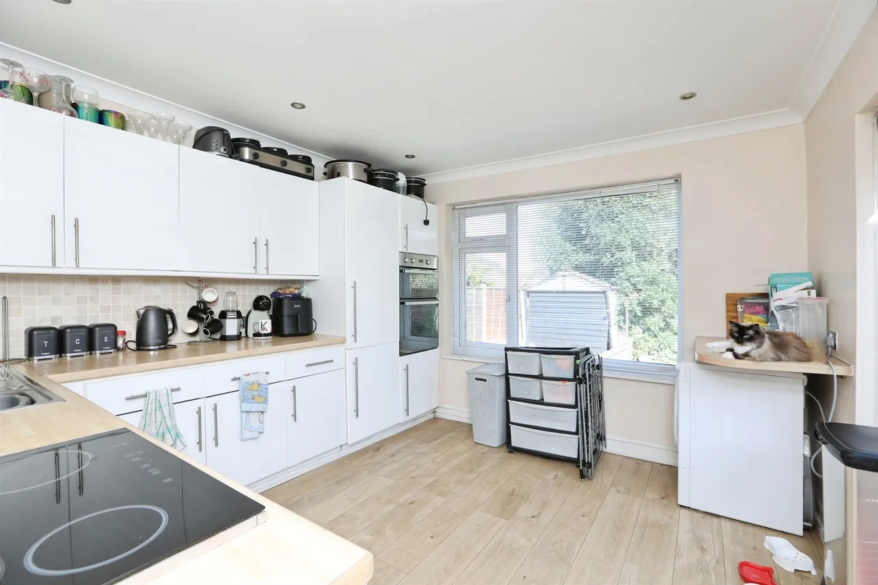 St. Margarets Drive, Wigmore, ME8, photo 2