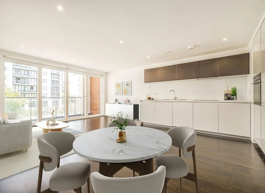 Pump House Crescent, Brentford, TW8, photo 2