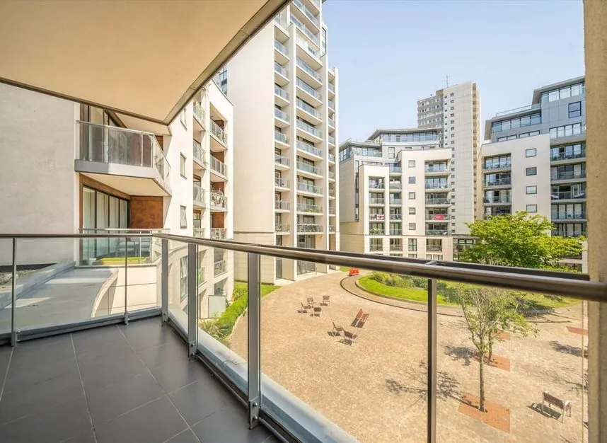 Pump House Crescent, Brentford, TW8, photo 6