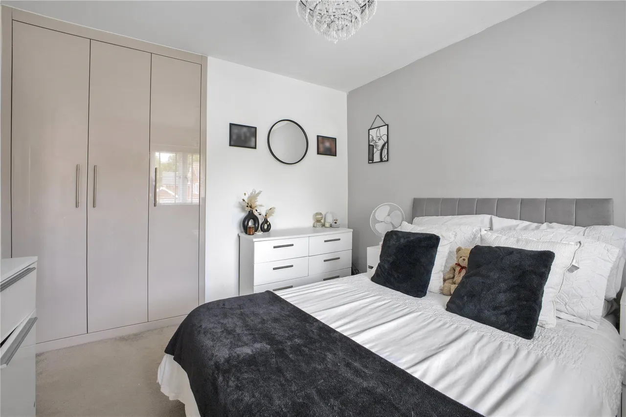 Rose Meadow, West End, GU24, photo 15