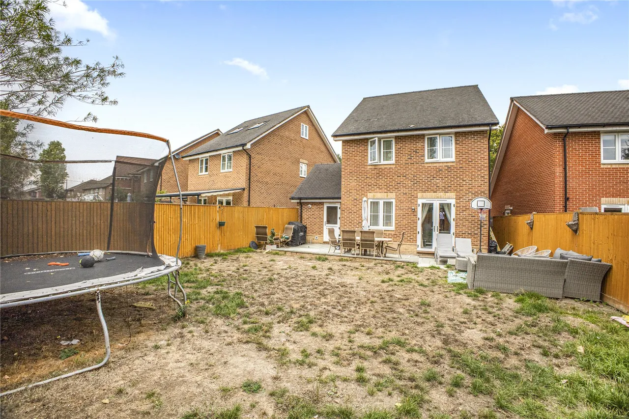 Rose Meadow, West End, GU24, photo 20