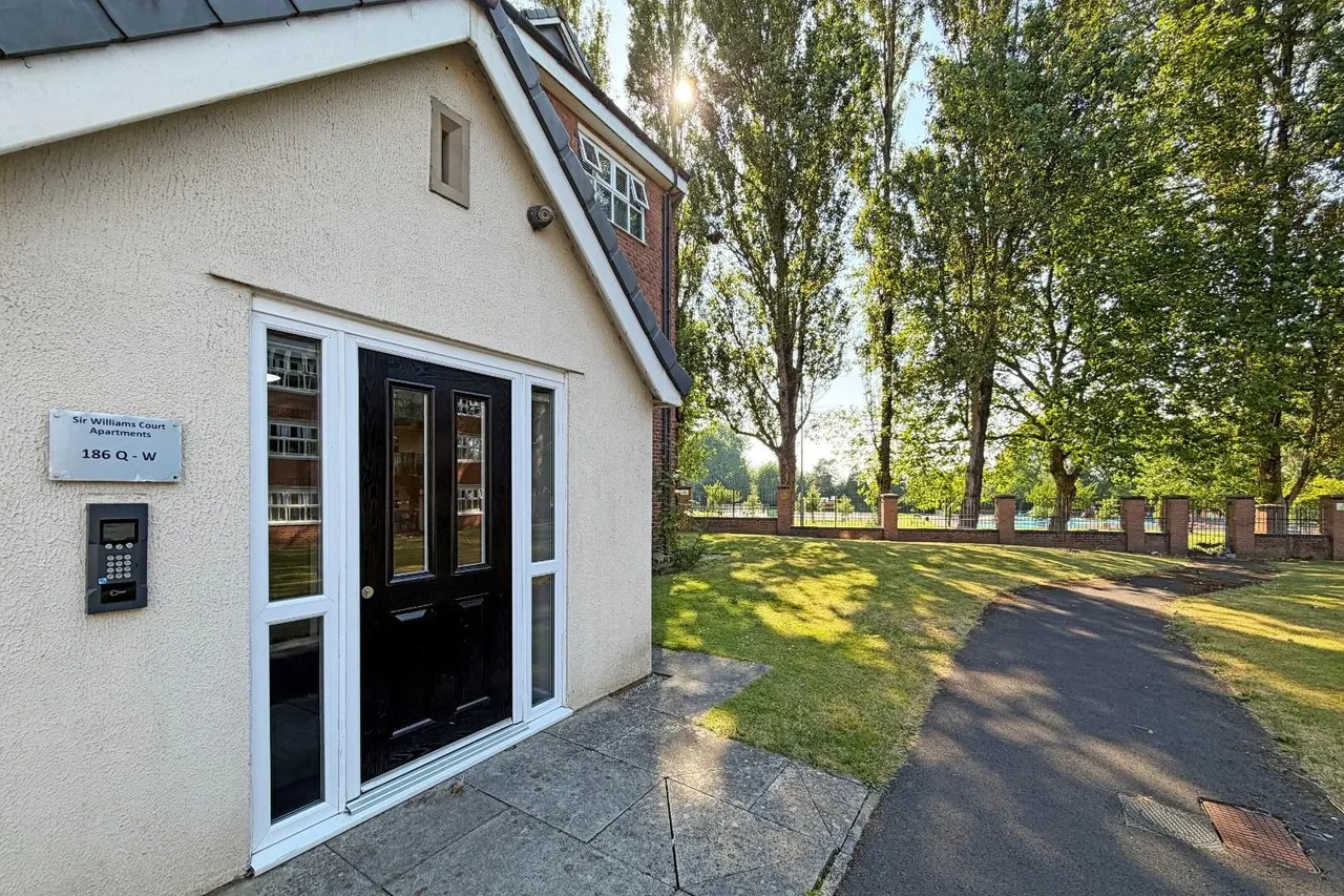 186 Hall Lane, Manchester M23 1NB, photo 14