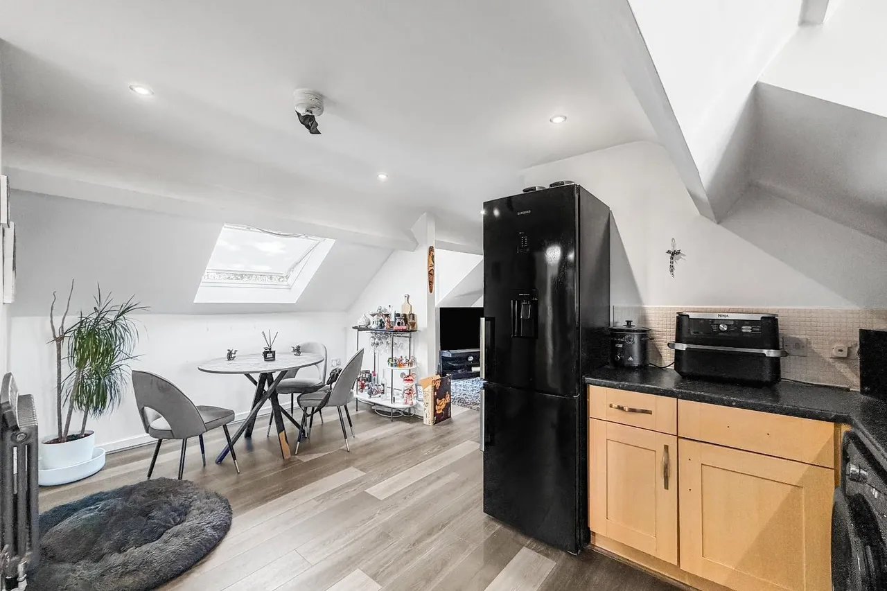 186 Hall Lane, Manchester M23 1NB, photo 3