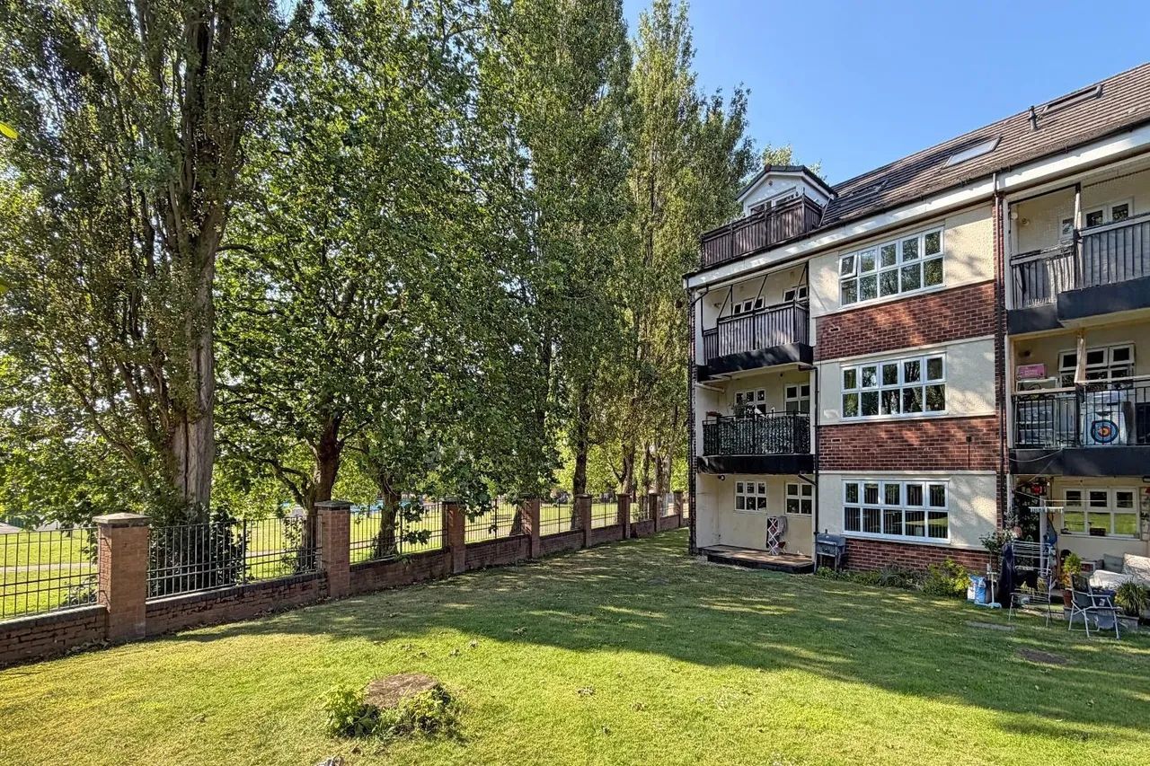 186 Hall Lane, Manchester M23 1NB, photo 5
