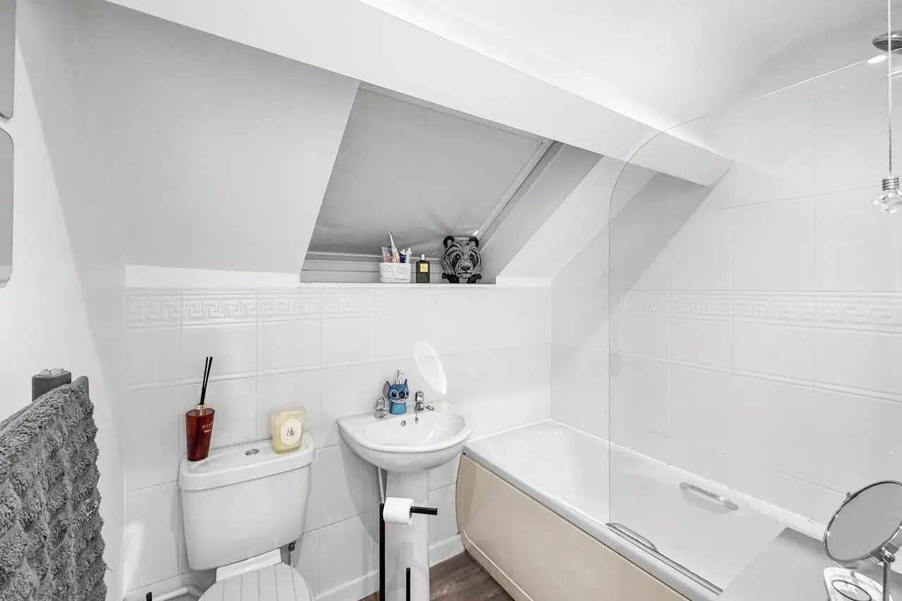 186 Hall Lane, Manchester M23 1NB, photo 13